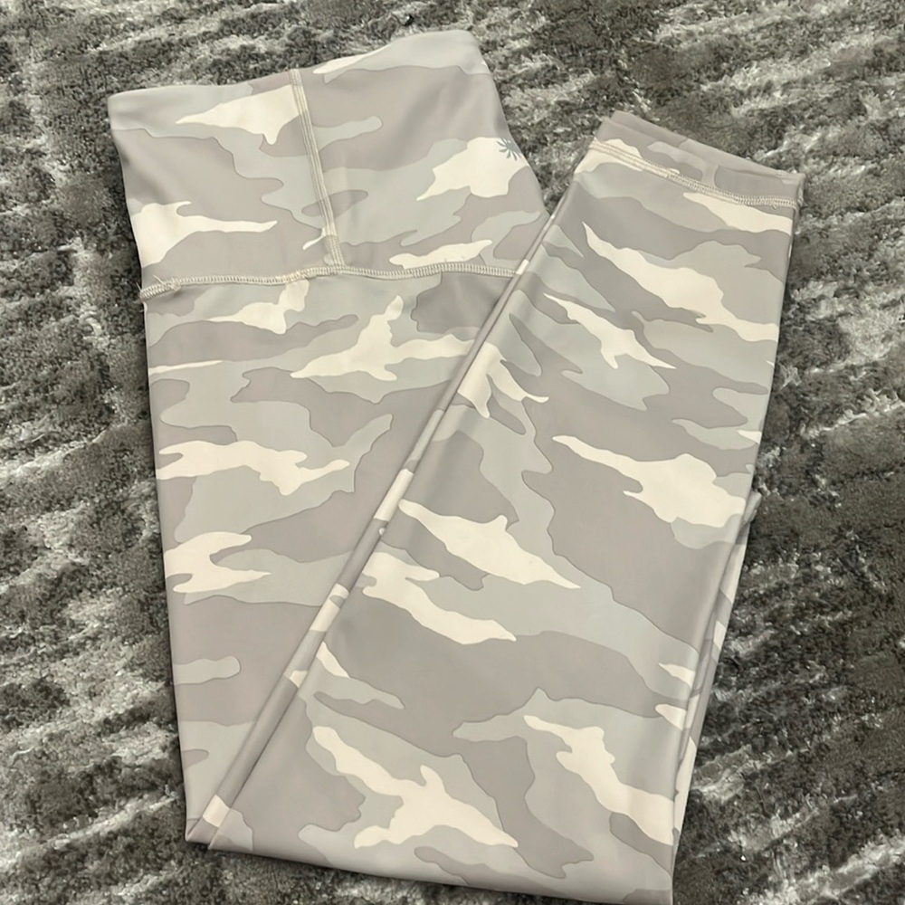 Athleta Elation Camo 7/8 Tight Size L